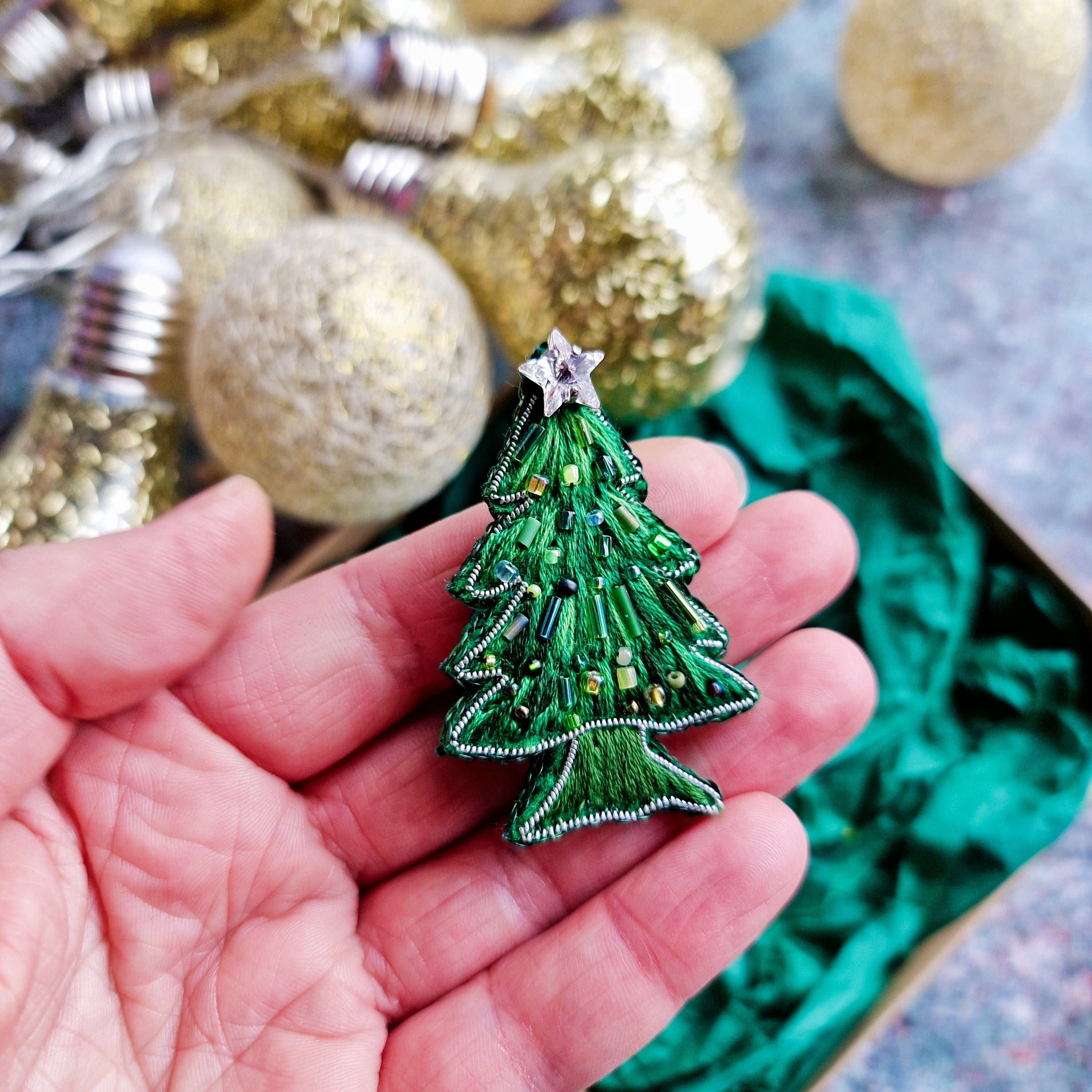 Hand embroidered emerald Christmas tree brooch with green beads, Swarovski crystal star, festive holiday pin, handmade Christmas accessory.