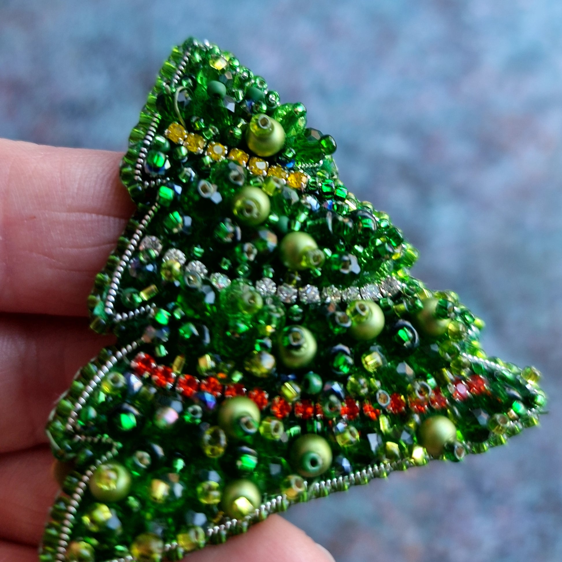 Green crystal Christmas tree beaded brooch hand embroidered with pearl and garland details
