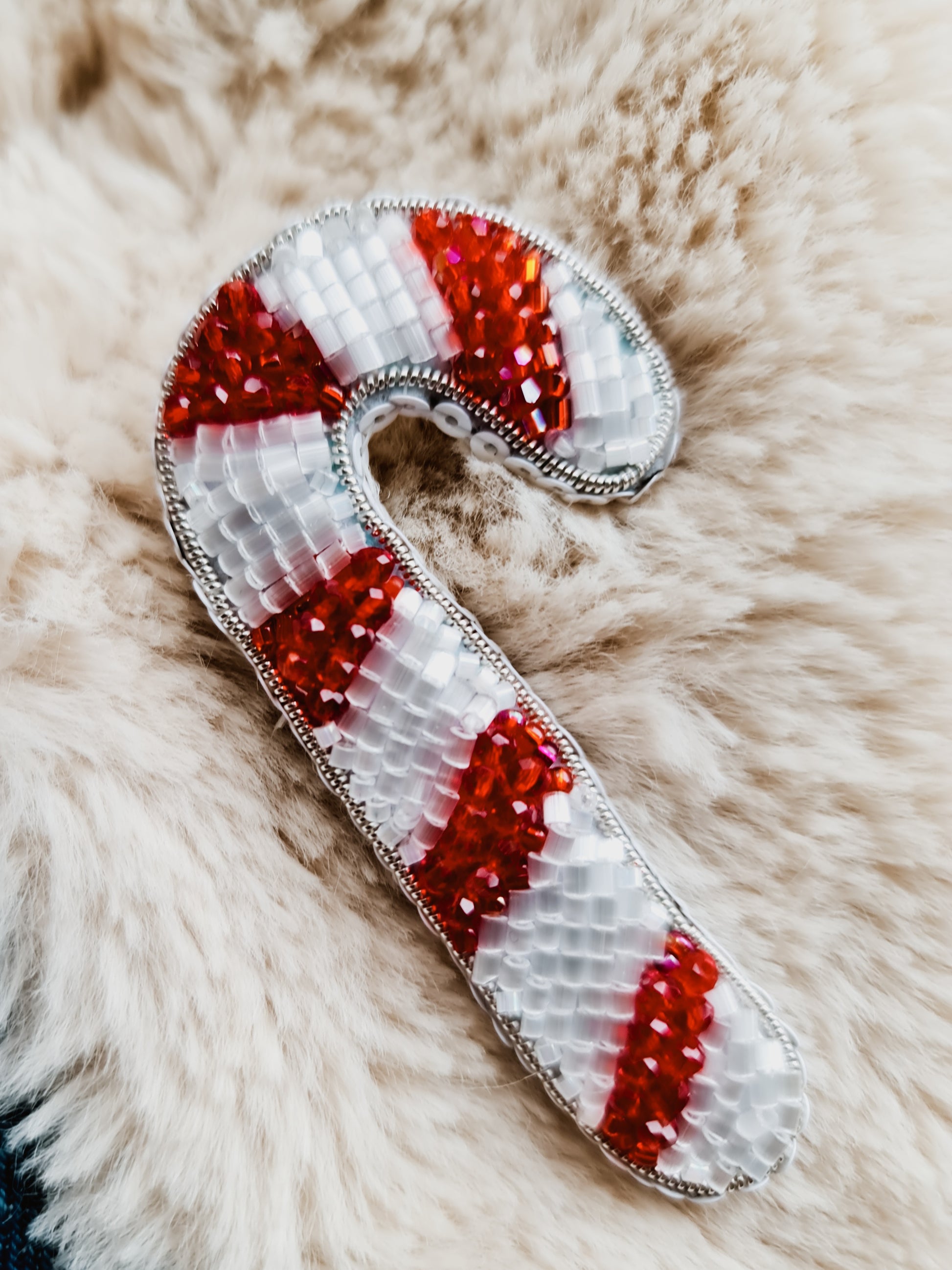 Handmade Christmas candy cane brooch embroidered with red and white beads, festive holiday pin, 8 x 4.5 cm.