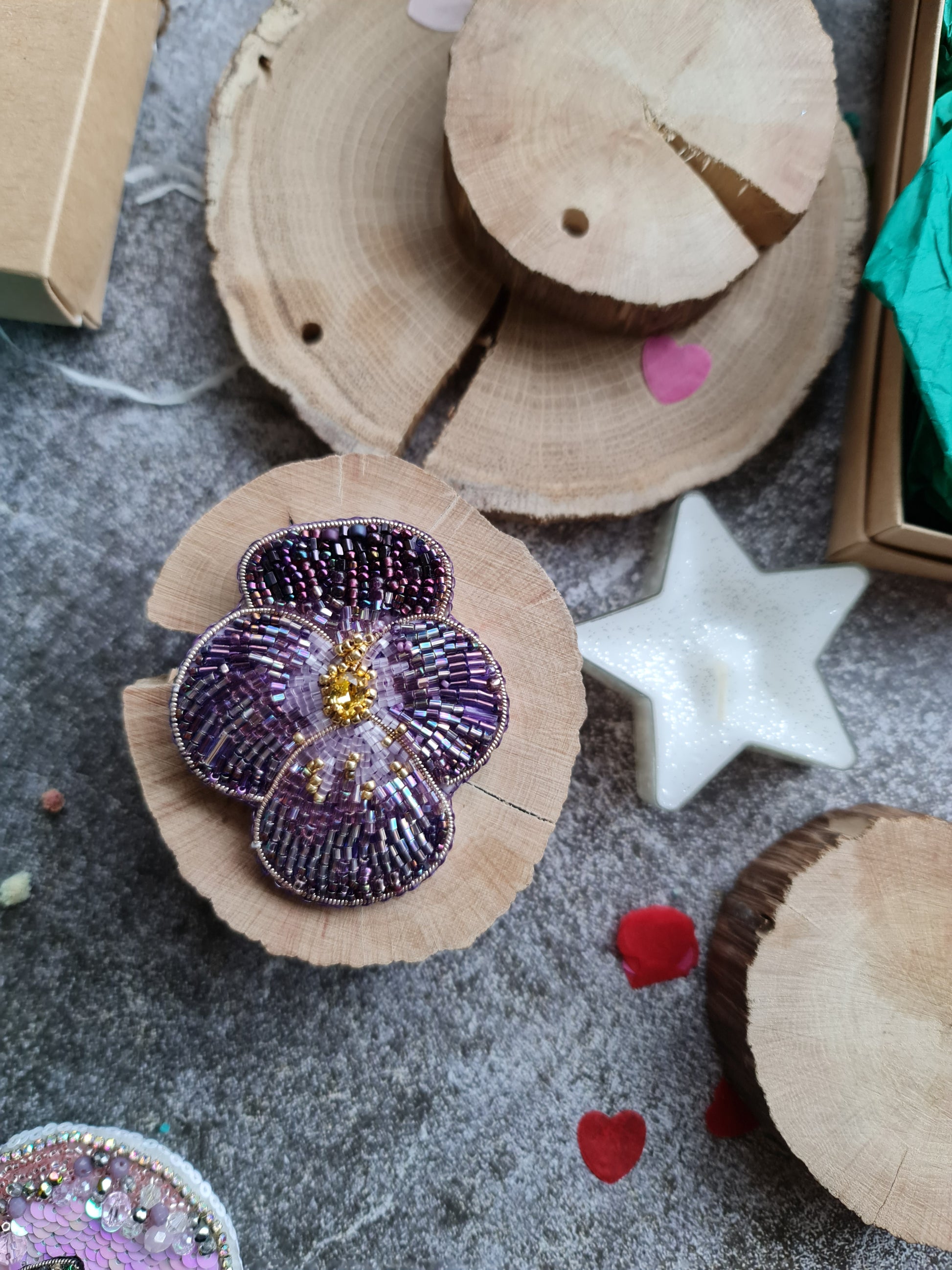 Pansies beaded brooch, flower nature jewelry, valentine gift