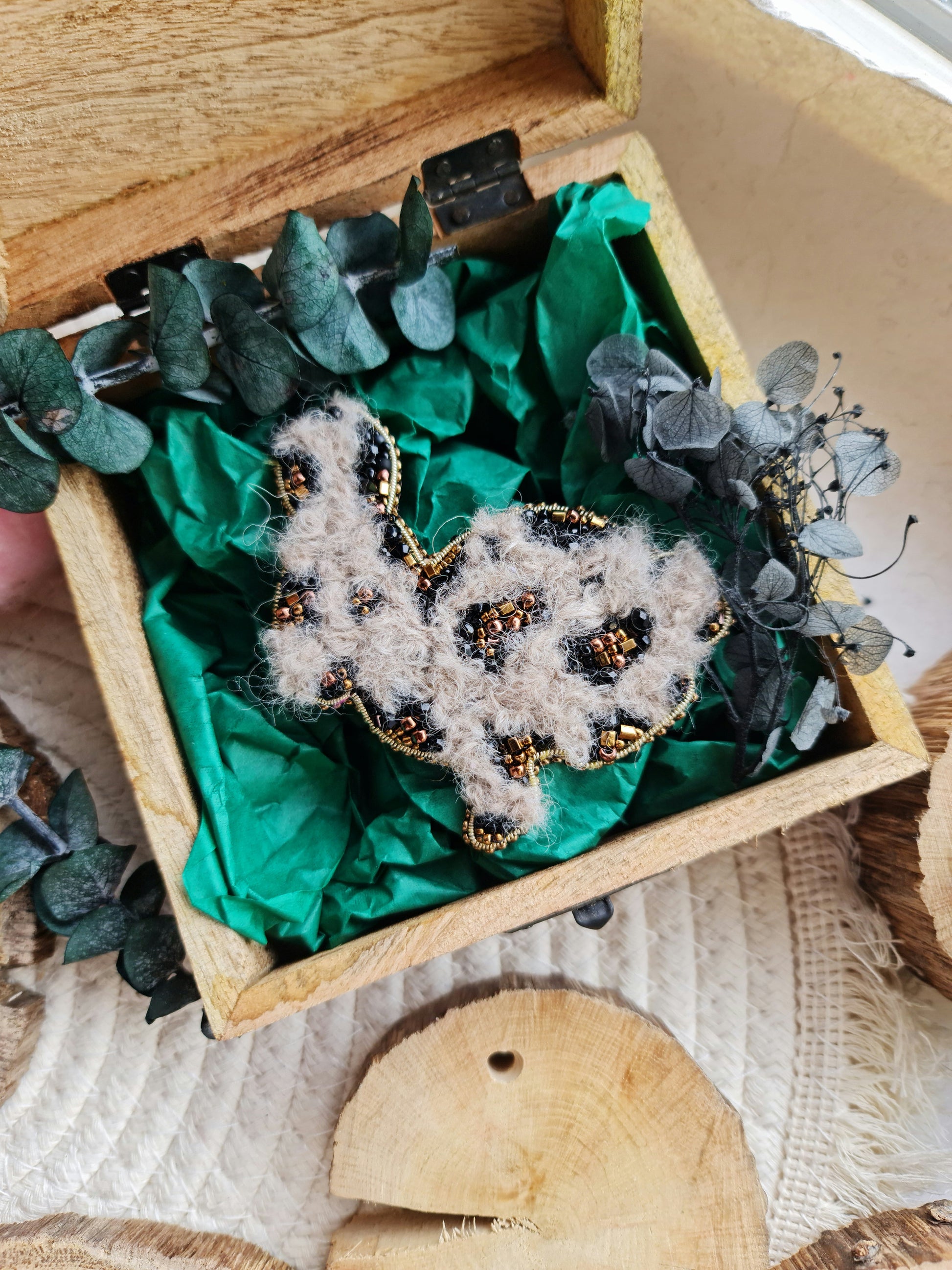 Spotted Bunny Beaded Brooch