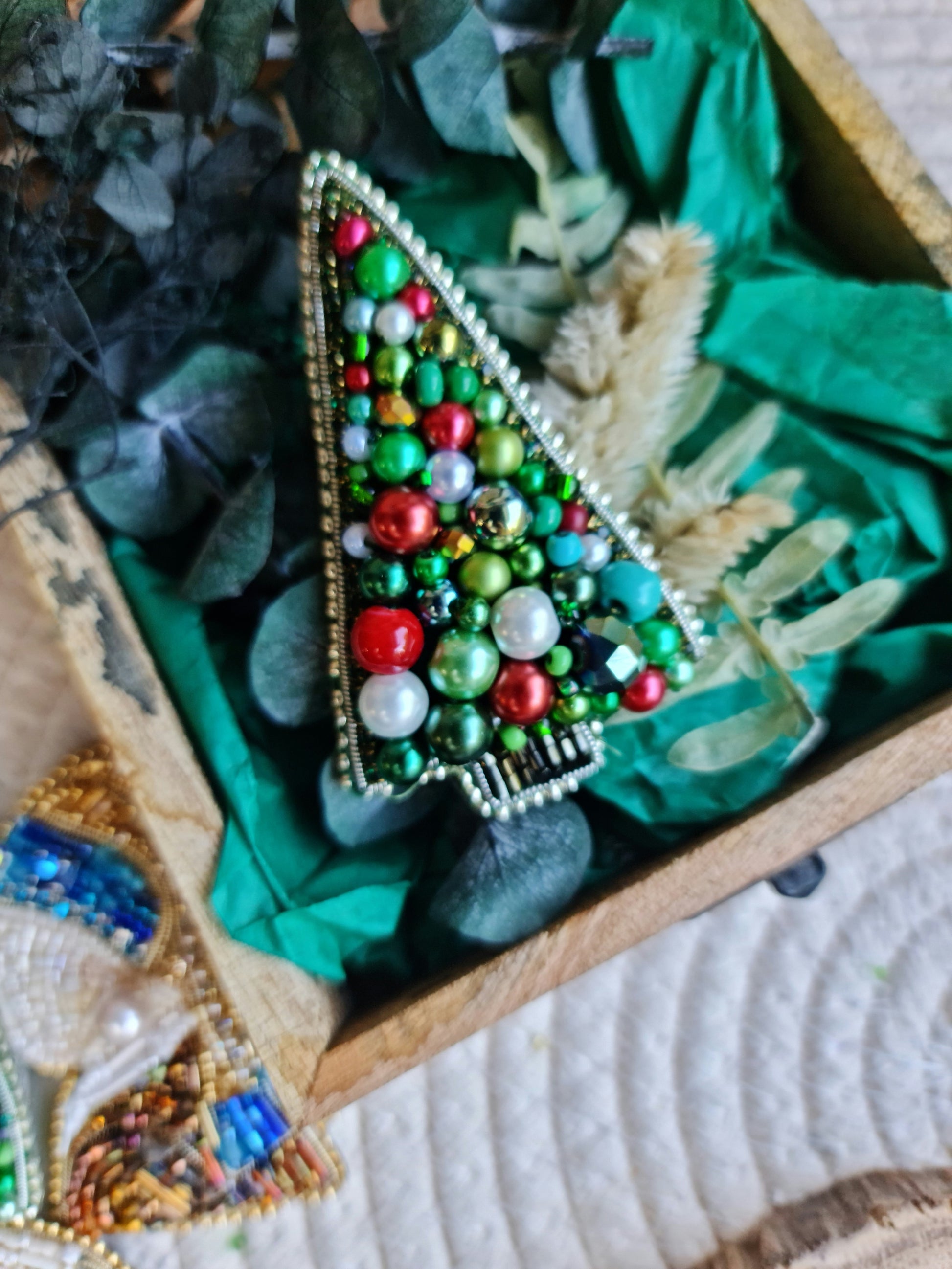 Christmas tree beaded brooch hand embroidered with pearls and colorful beads