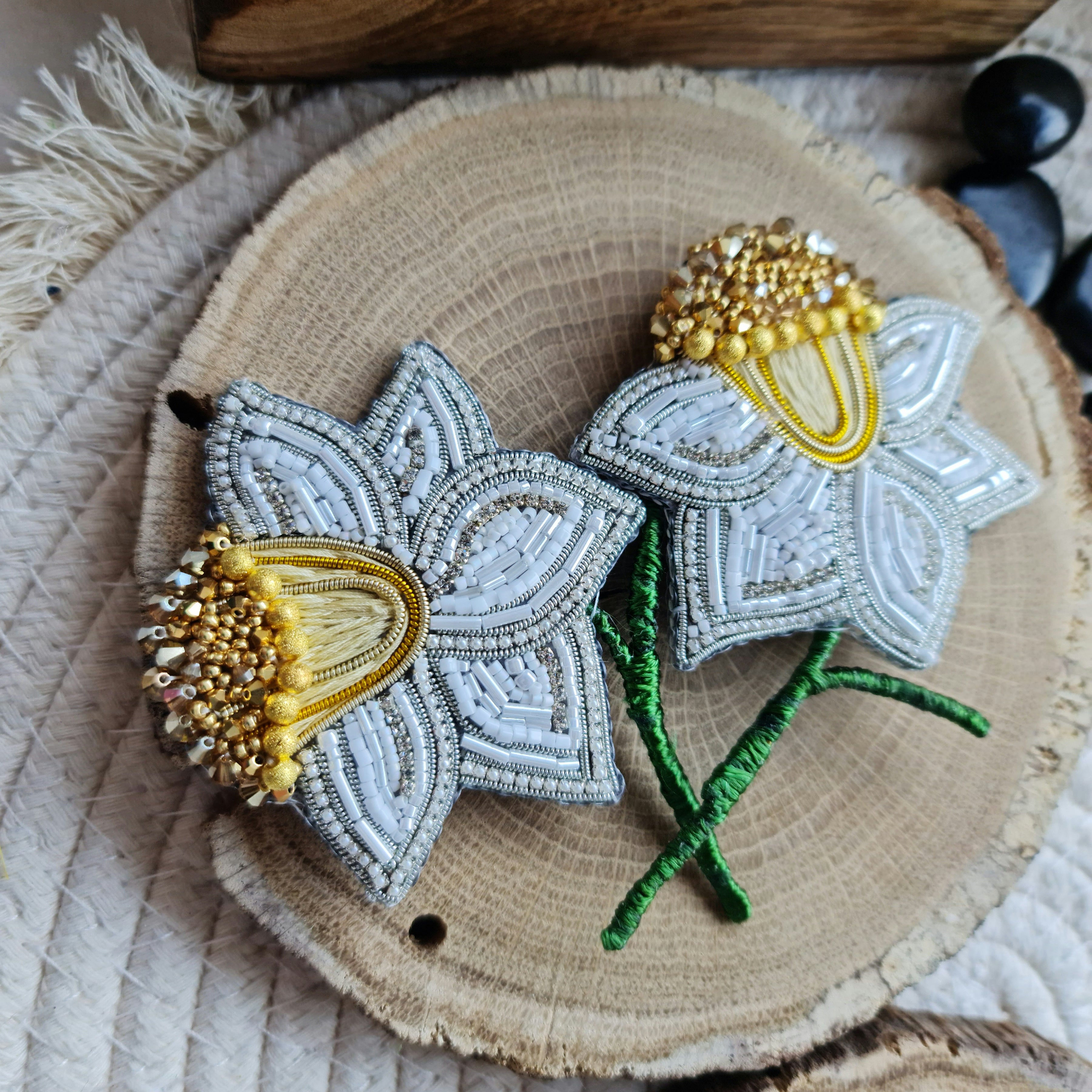 Daffodil beaded brooch hand embroidered with white petals yellow center and green stem
