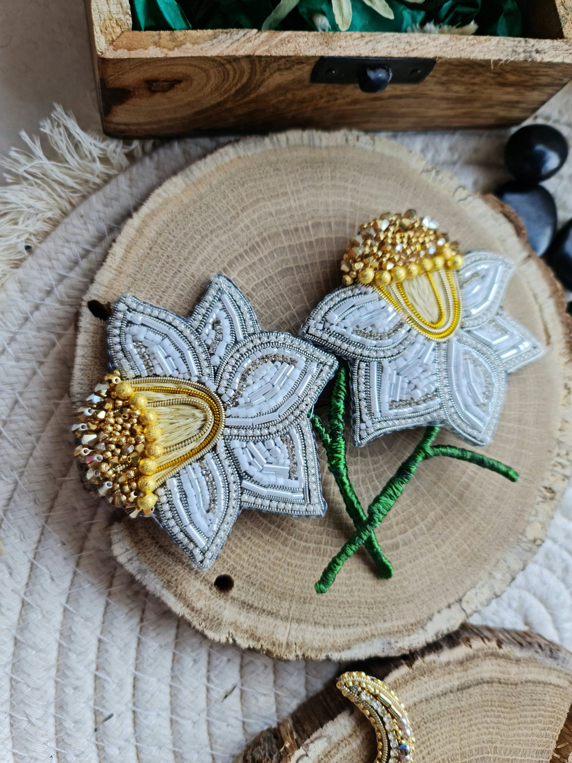 Daffodil beaded brooch hand embroidered with white petals yellow center and green stem