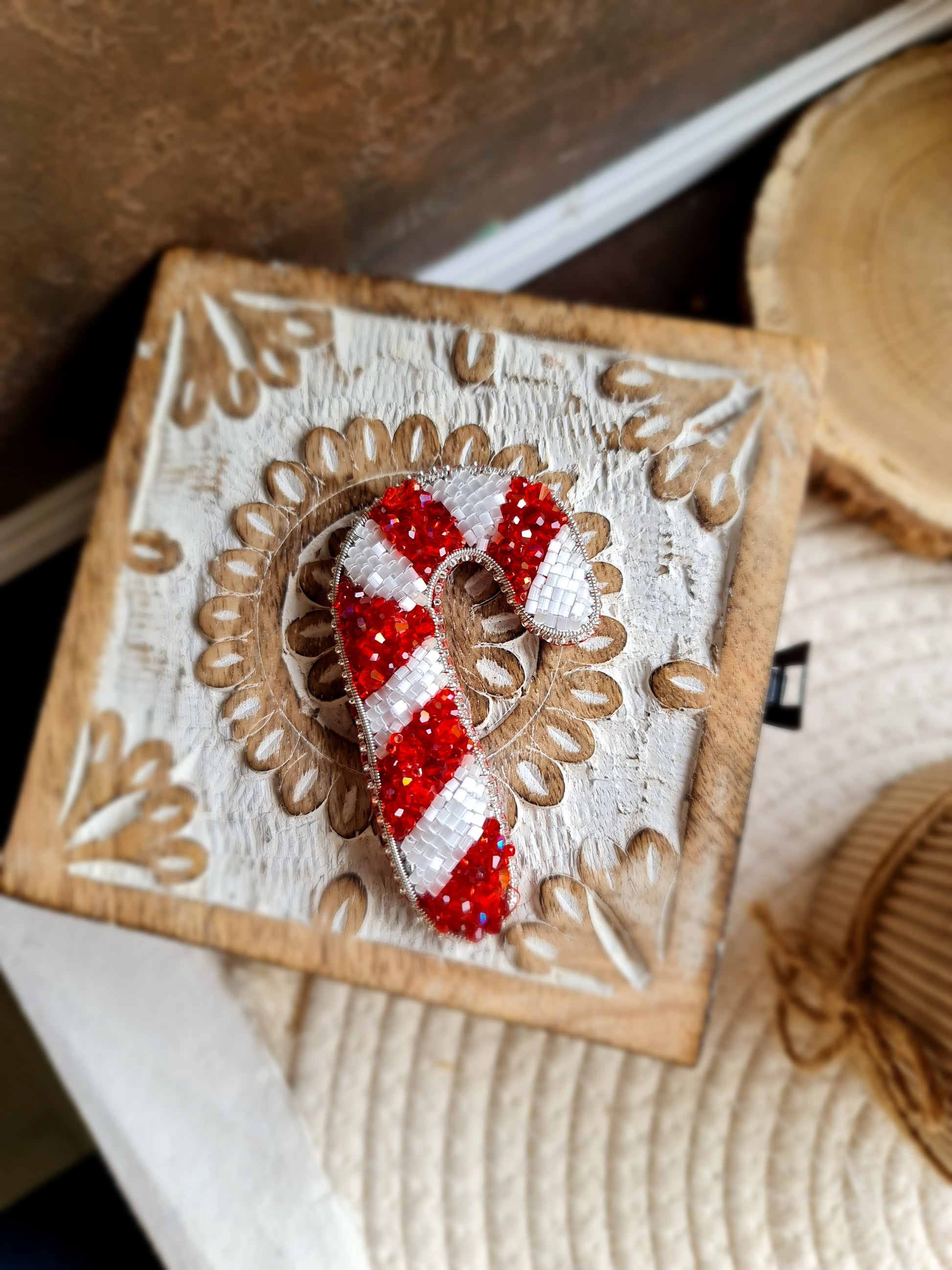 Handmade Christmas candy cane brooch embroidered with red and white beads, festive holiday pin, 8 x 4.5 cm.