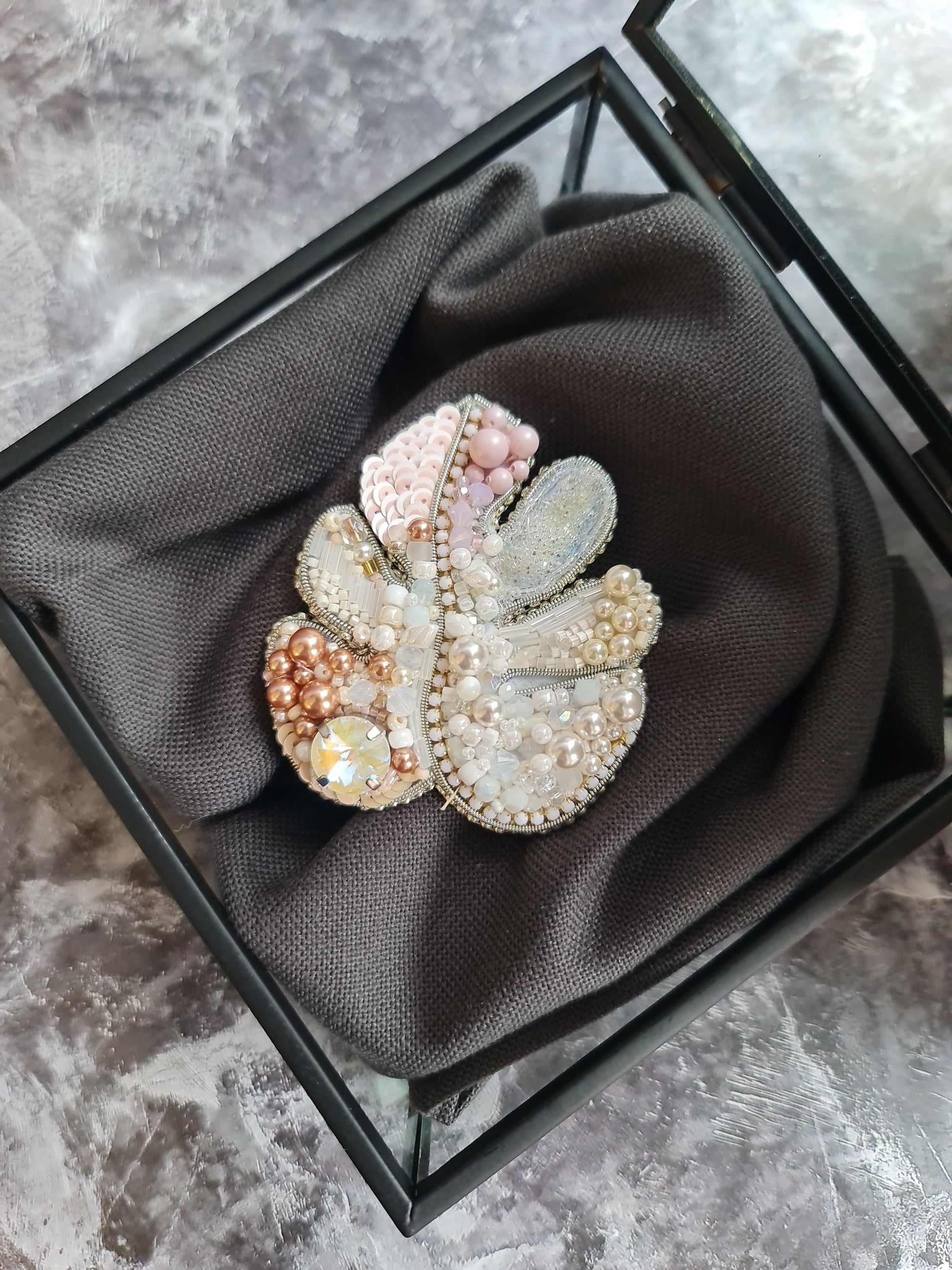 Monstera Leaf Beaded Brooch or Keychain
