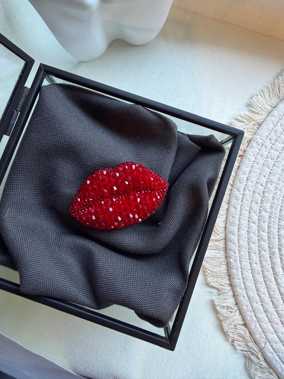 Red Lips Beaded Brooch – Handmade Crystal Lip Pin, Statement Jewelry