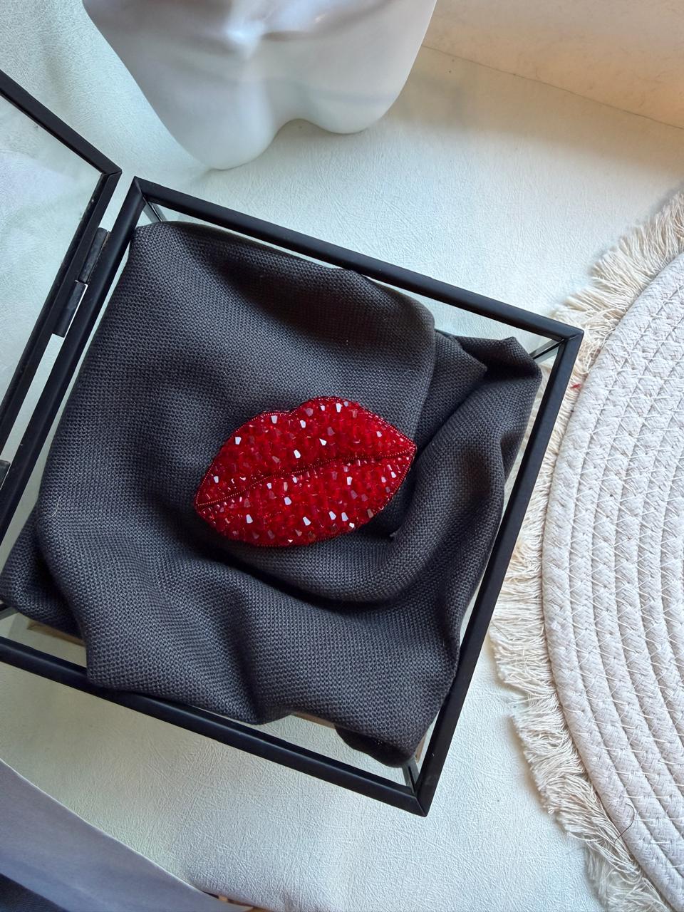 Red Lips Beaded Brooch – Handmade Crystal Lip Pin, Statement Jewelry