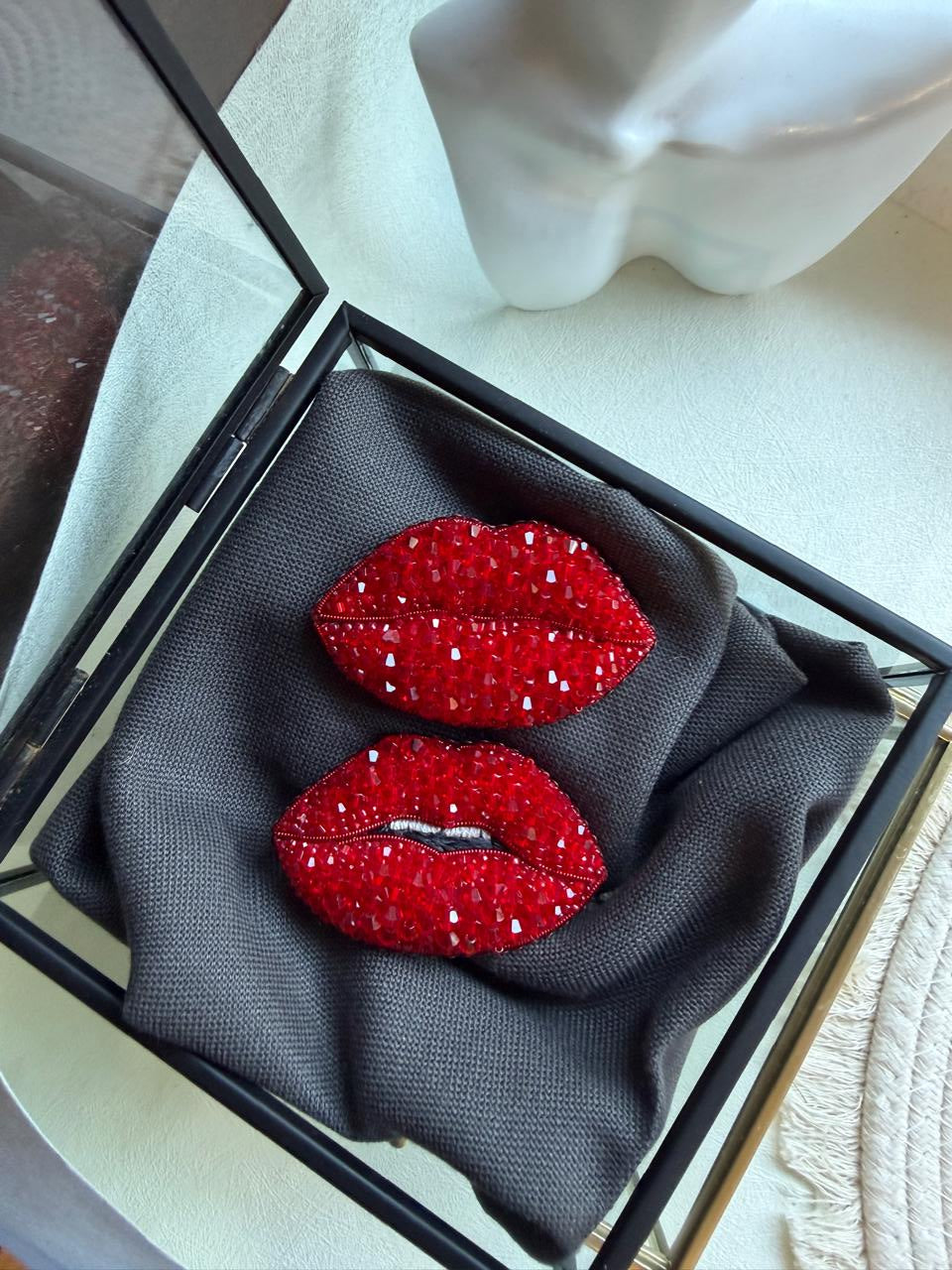 Red Lips Beaded Brooch – Handmade Crystal Lip Pin, Statement Jewelry