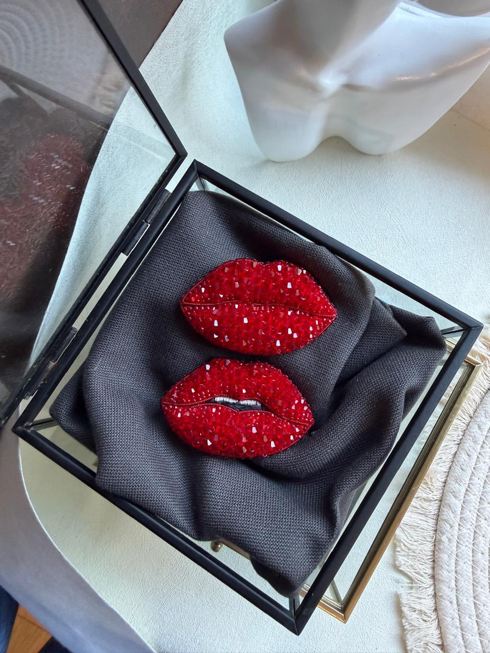 Red Lips Beaded Brooch – Handmade Crystal Lip Pin, Statement Jewelry
