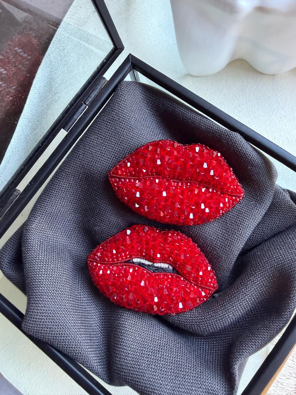 Red Lips Beaded Brooch – Handmade Crystal Lip Pin, Statement Jewelry