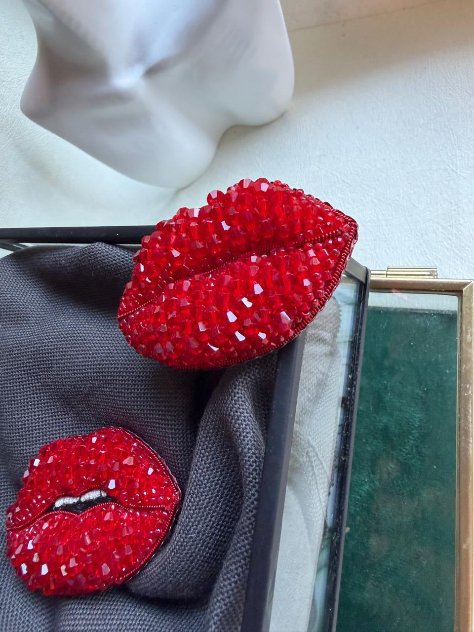 Red Lips Beaded Brooch – Handmade Crystal Lip Pin, Statement Jewelry
