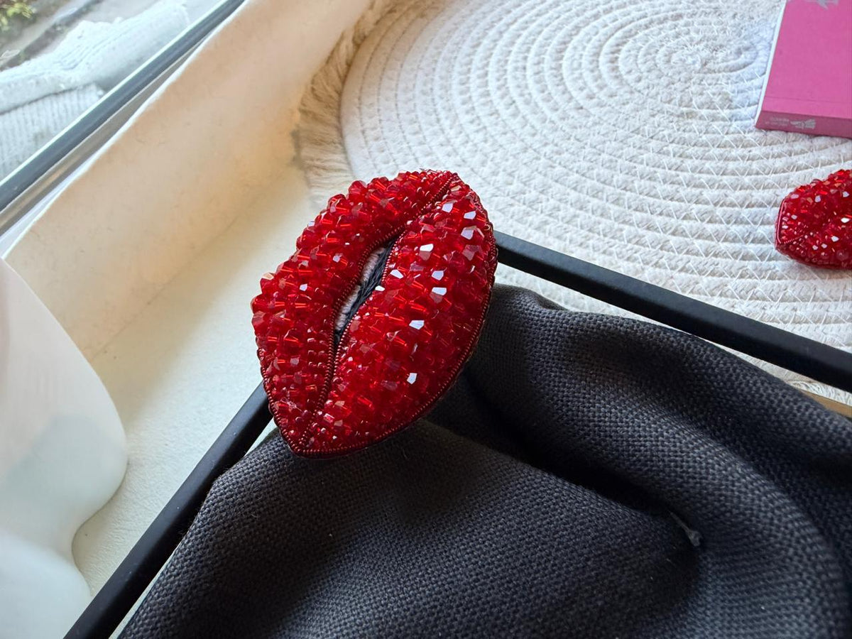 Red Lips Beaded Brooch – Handmade Crystal Lip Pin, Statement Jewelry